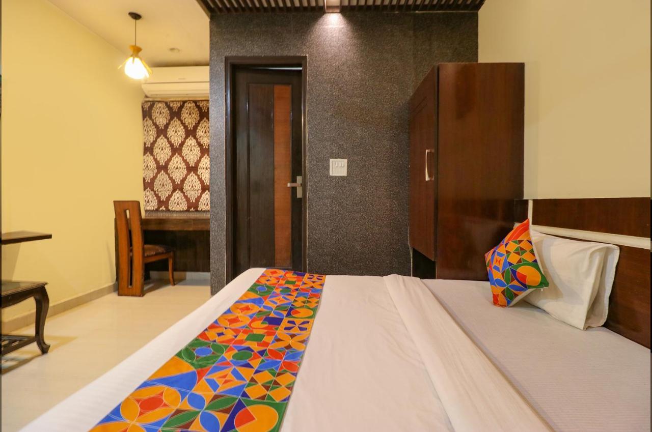Staybook Hotel Aira New Delhi Railway Station Paharganj Bagian luar foto