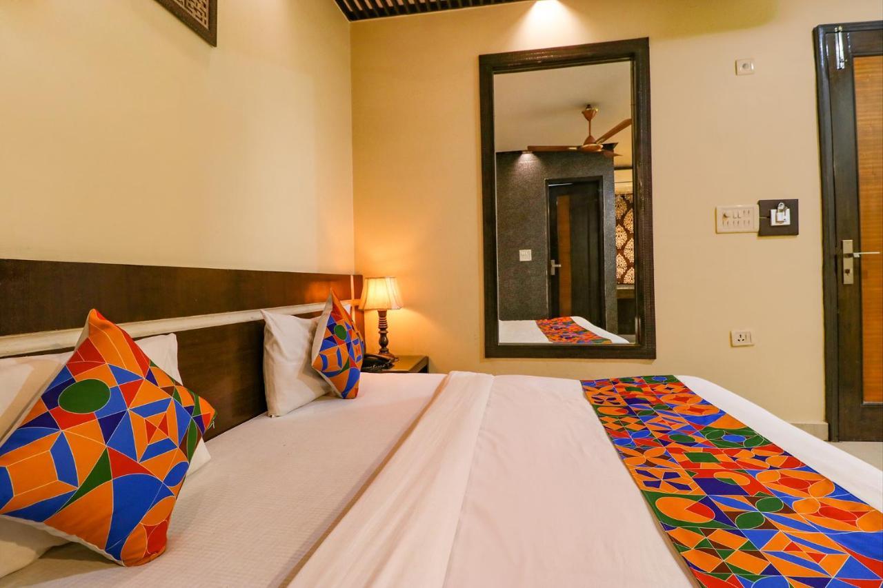Staybook Hotel Aira New Delhi Railway Station Paharganj Bagian luar foto